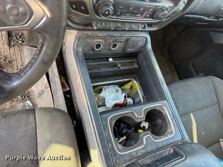 image for item ET5411 2018 Chevrolet Silverado 2500HD Crew Cab pickup truck