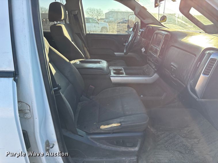 image for item ET5411 2018 Chevrolet Silverado 2500HD Crew Cab pickup truck