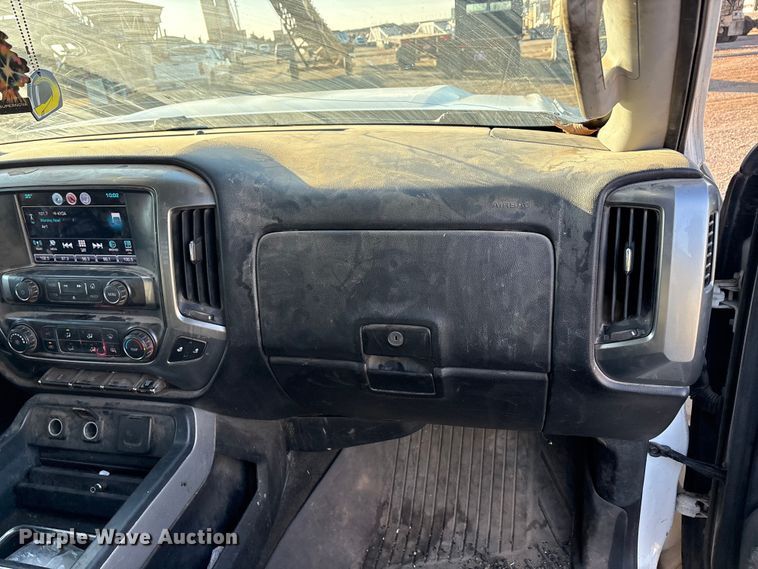 image for item ET5411 2018 Chevrolet Silverado 2500HD Crew Cab pickup truck