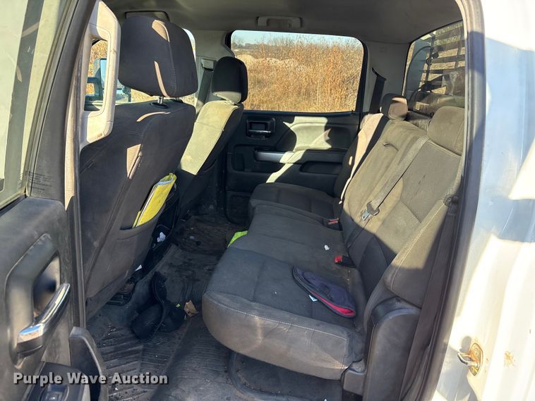 image for item ET5411 2018 Chevrolet Silverado 2500HD Crew Cab pickup truck