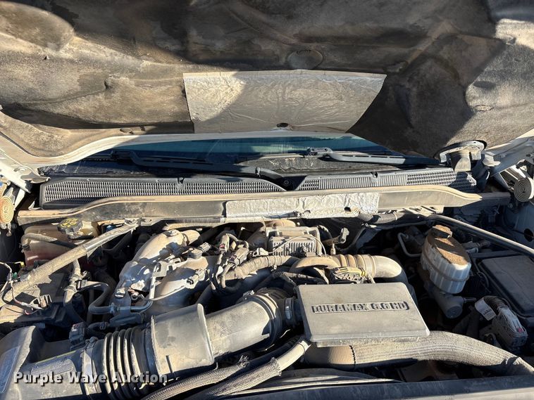 image for item ET5411 2018 Chevrolet Silverado 2500HD Crew Cab pickup truck