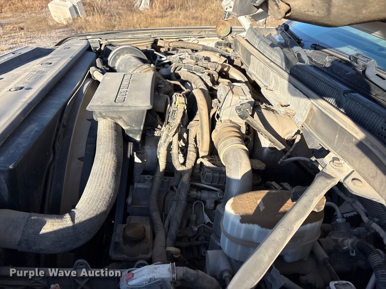 image for item ET5411 2018 Chevrolet Silverado 2500HD Crew Cab pickup truck