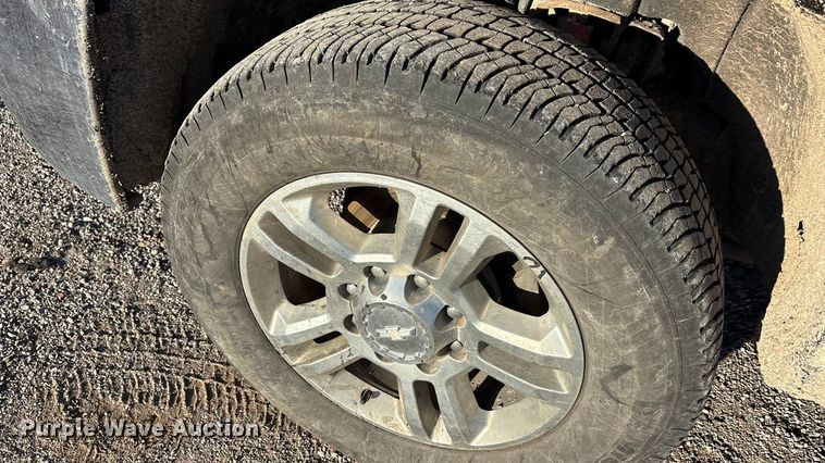 image for item ET5411 2018 Chevrolet Silverado 2500HD Crew Cab pickup truck