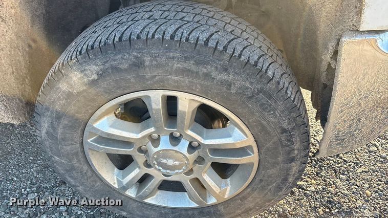 image for item ET5411 2018 Chevrolet Silverado 2500HD Crew Cab pickup truck