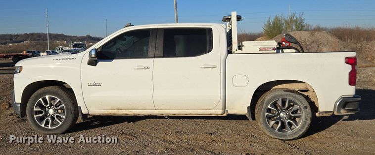 image for item ET5418 2020 Chevrolet Silverado 1500 Crew Cab pickup truck