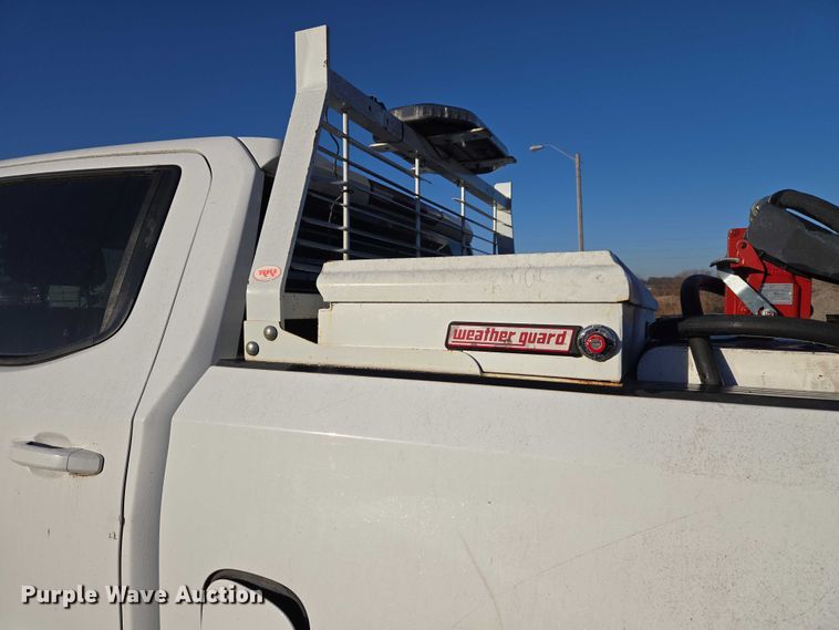 image for item ET5418 2020 Chevrolet Silverado 1500 Crew Cab pickup truck