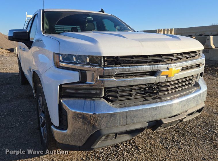 image for item ET5418 2020 Chevrolet Silverado 1500 Crew Cab pickup truck