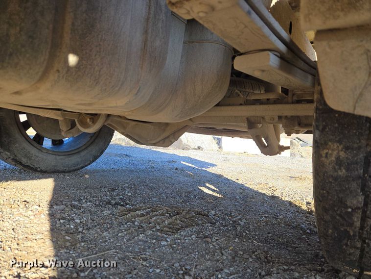 image for item ET5418 2020 Chevrolet Silverado 1500 Crew Cab pickup truck