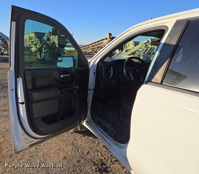 image for item ET5418 2020 Chevrolet Silverado 1500 Crew Cab pickup truck