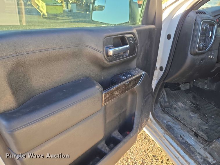 image for item ET5418 2020 Chevrolet Silverado 1500 Crew Cab pickup truck