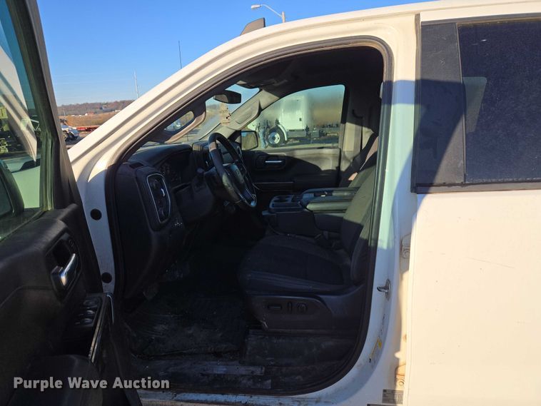 image for item ET5418 2020 Chevrolet Silverado 1500 Crew Cab pickup truck