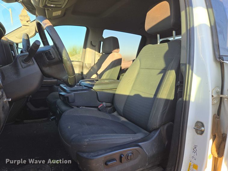 image for item ET5418 2020 Chevrolet Silverado 1500 Crew Cab pickup truck