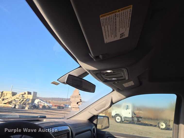 image for item ET5418 2020 Chevrolet Silverado 1500 Crew Cab pickup truck