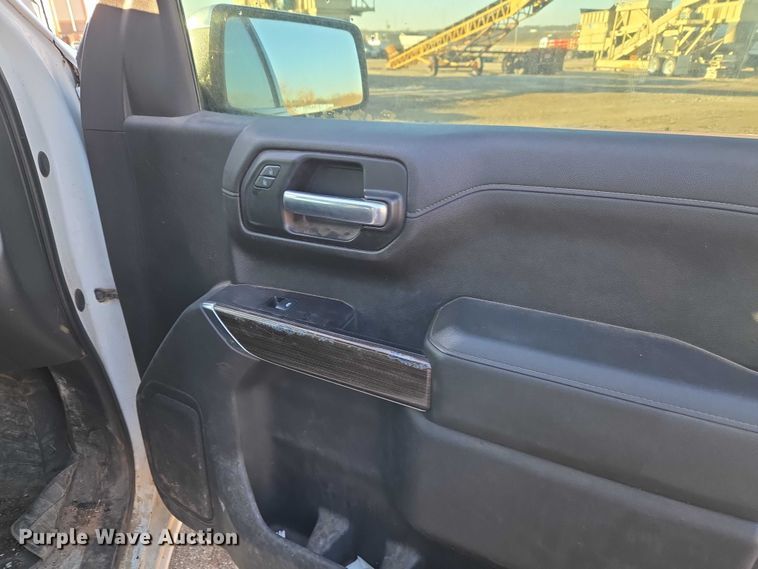 image for item ET5418 2020 Chevrolet Silverado 1500 Crew Cab pickup truck