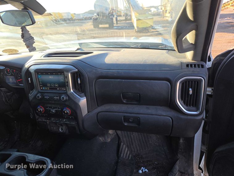 image for item ET5418 2020 Chevrolet Silverado 1500 Crew Cab pickup truck