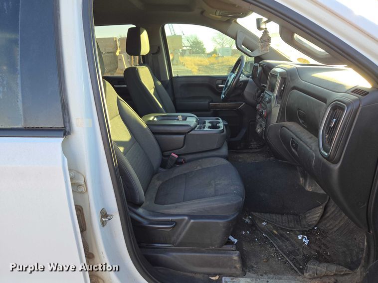 image for item ET5418 2020 Chevrolet Silverado 1500 Crew Cab pickup truck