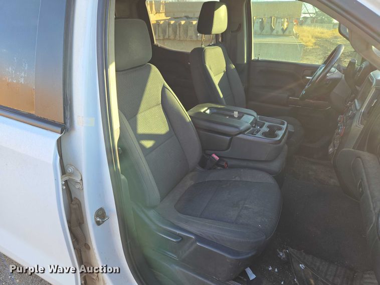 image for item ET5418 2020 Chevrolet Silverado 1500 Crew Cab pickup truck