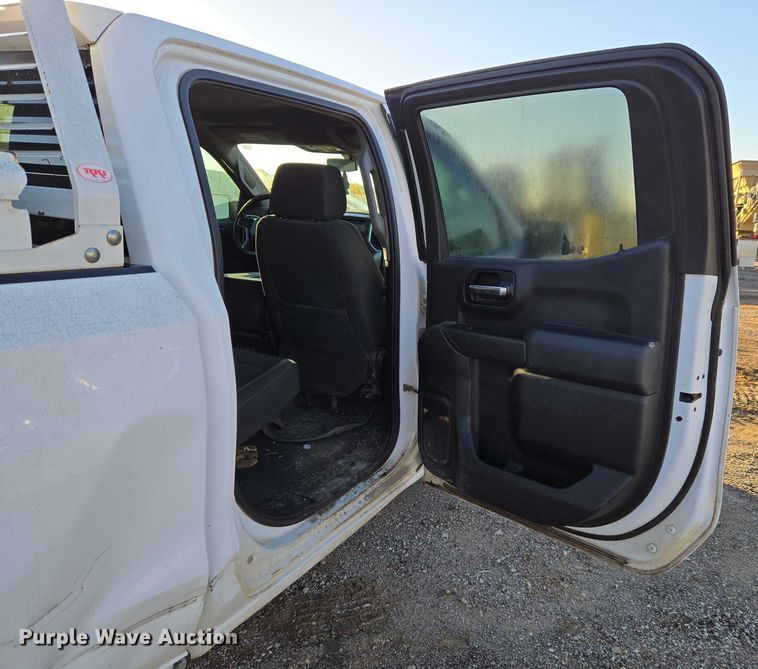 image for item ET5418 2020 Chevrolet Silverado 1500 Crew Cab pickup truck