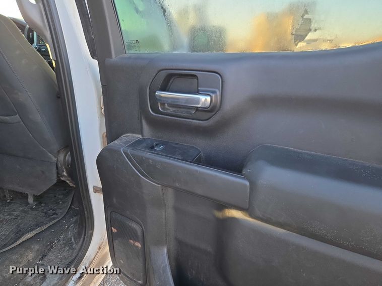 image for item ET5418 2020 Chevrolet Silverado 1500 Crew Cab pickup truck