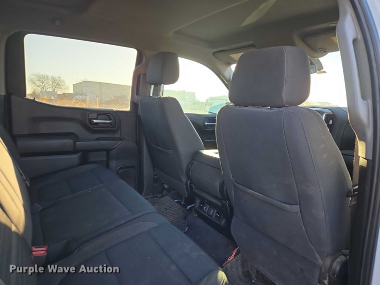 image for item ET5418 2020 Chevrolet Silverado 1500 Crew Cab pickup truck