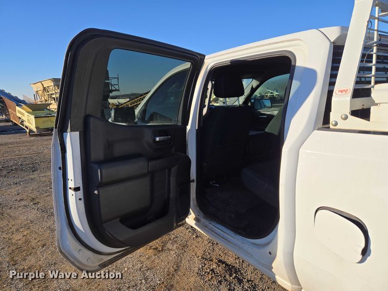 image for item ET5418 2020 Chevrolet Silverado 1500 Crew Cab pickup truck