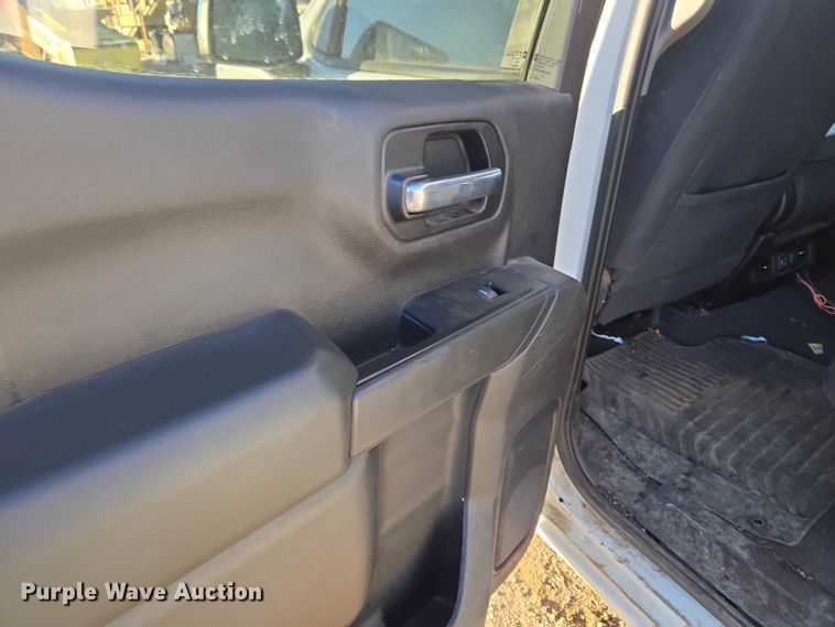 image for item ET5418 2020 Chevrolet Silverado 1500 Crew Cab pickup truck