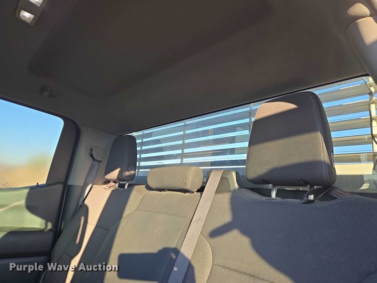 image for item ET5418 2020 Chevrolet Silverado 1500 Crew Cab pickup truck