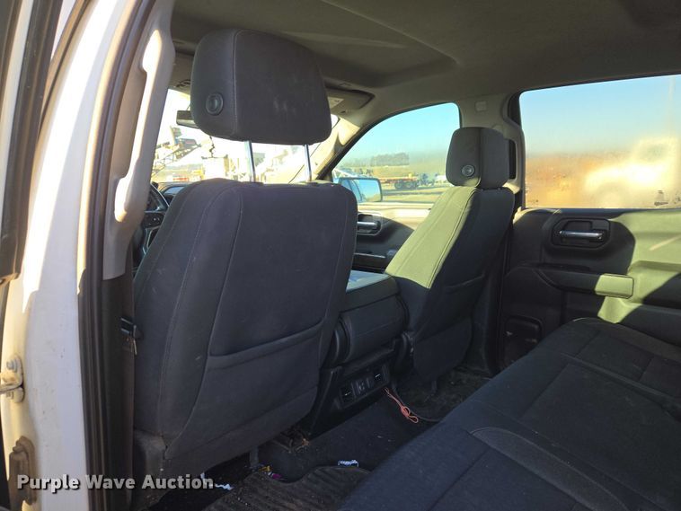 image for item ET5418 2020 Chevrolet Silverado 1500 Crew Cab pickup truck