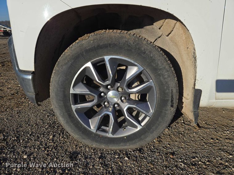 image for item ET5418 2020 Chevrolet Silverado 1500 Crew Cab pickup truck