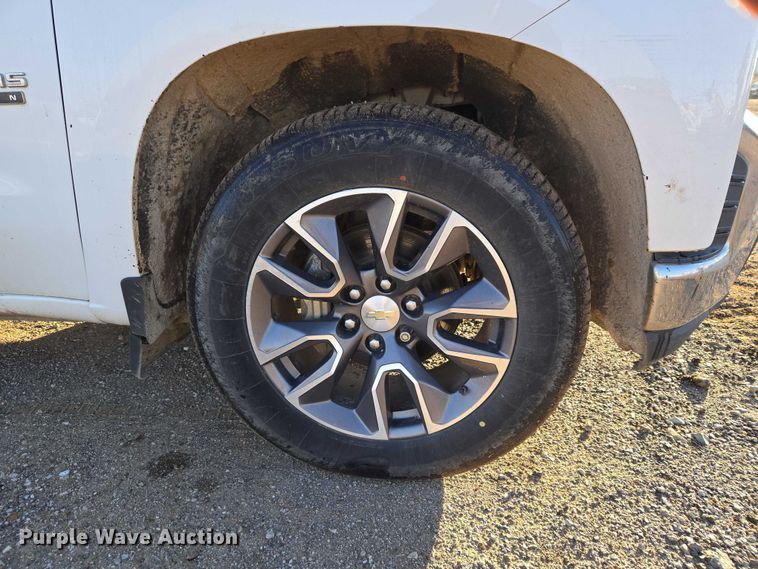 image for item ET5418 2020 Chevrolet Silverado 1500 Crew Cab pickup truck