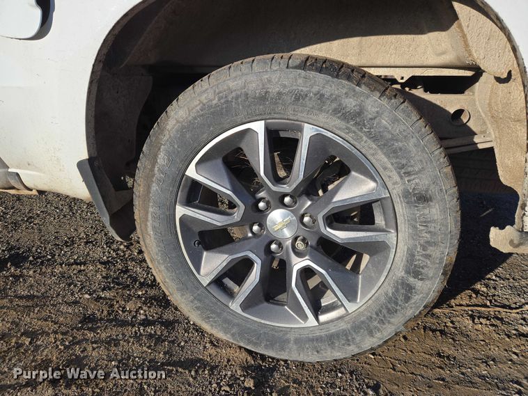 image for item ET5418 2020 Chevrolet Silverado 1500 Crew Cab pickup truck