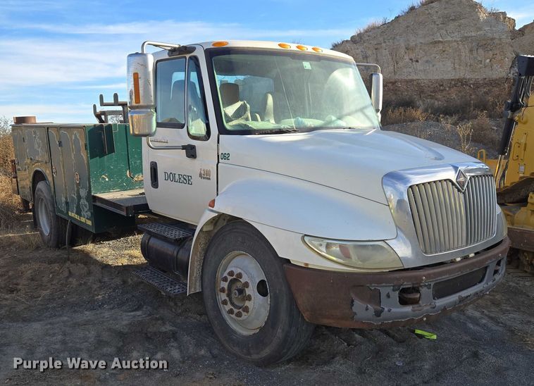 image for item ET5435 2002 International MA025 utility / service truck