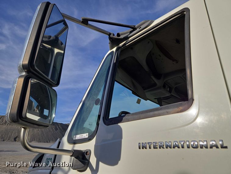 image for item ET5435 2002 International MA025 utility / service truck