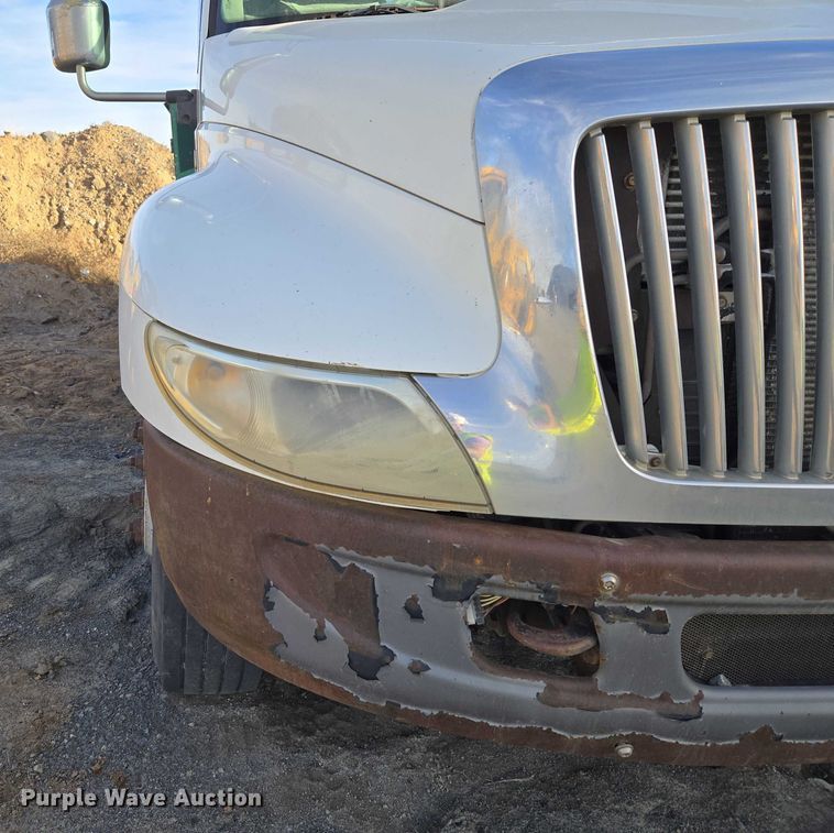 image for item ET5435 2002 International MA025 utility / service truck