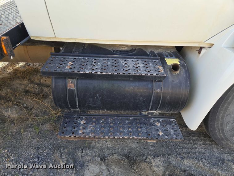 image for item ET5435 2002 International MA025 utility / service truck