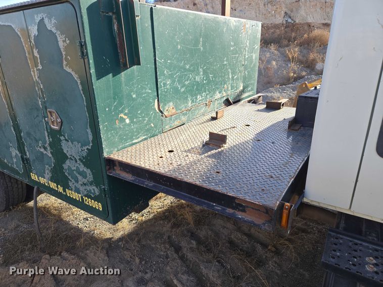 image for item ET5435 2002 International MA025 utility / service truck