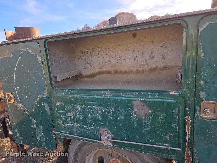 image for item ET5435 2002 International MA025 utility / service truck