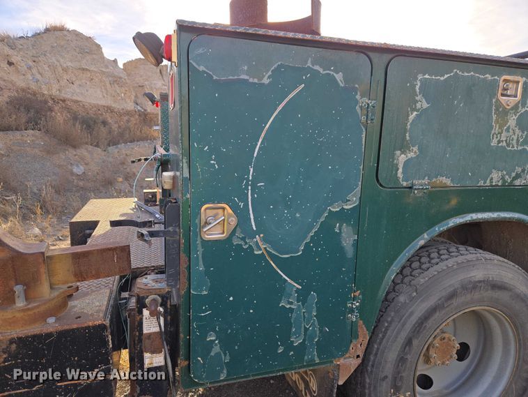 image for item ET5435 2002 International MA025 utility / service truck