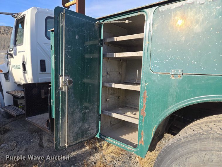 image for item ET5435 2002 International MA025 utility / service truck