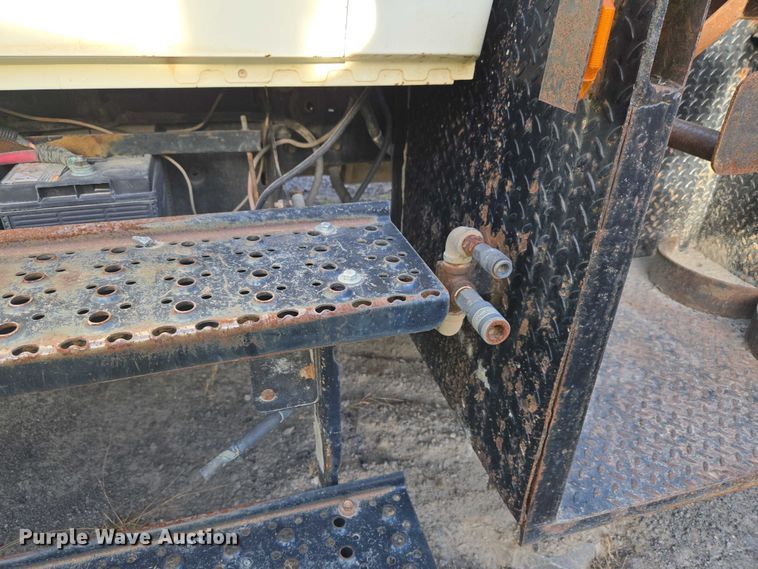 image for item ET5435 2002 International MA025 utility / service truck