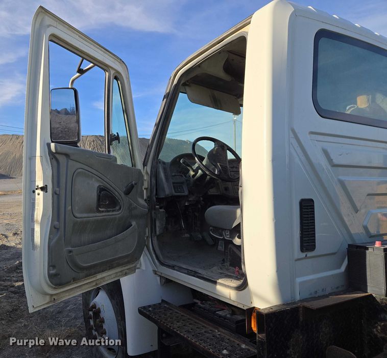 image for item ET5435 2002 International MA025 utility / service truck