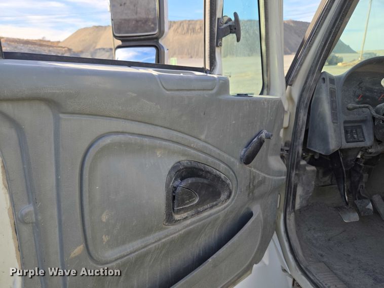 image for item ET5435 2002 International MA025 utility / service truck