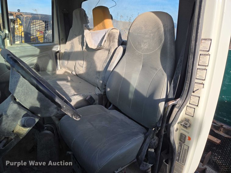 image for item ET5435 2002 International MA025 utility / service truck