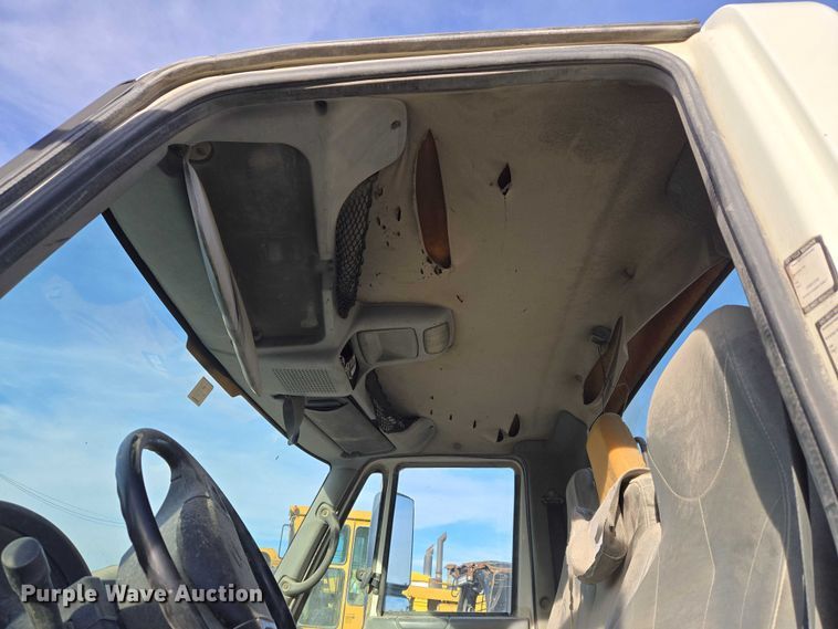 image for item ET5435 2002 International MA025 utility / service truck