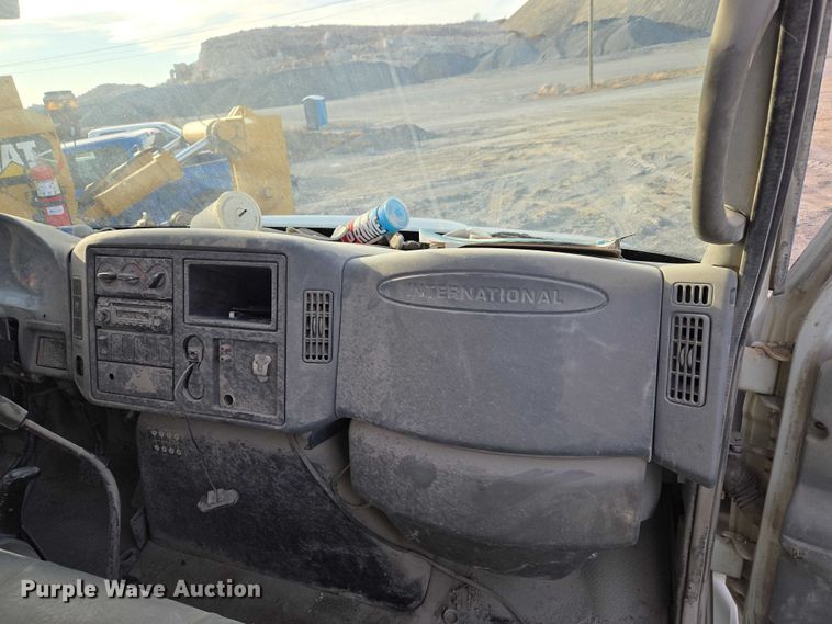 image for item ET5435 2002 International MA025 utility / service truck