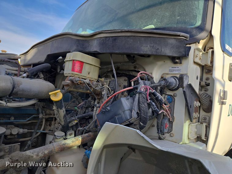 image for item ET5435 2002 International MA025 utility / service truck