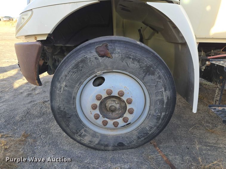 image for item ET5435 2002 International MA025 utility / service truck