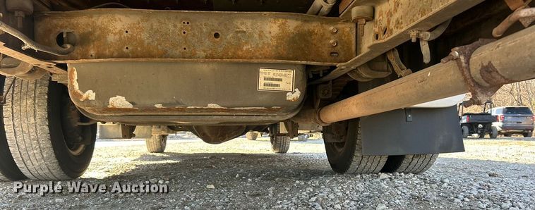 image for item ET6818 2006 Ford E350 Super Duty shuttle bus