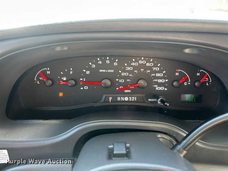 image for item ET6818 2006 Ford E350 Super Duty shuttle bus