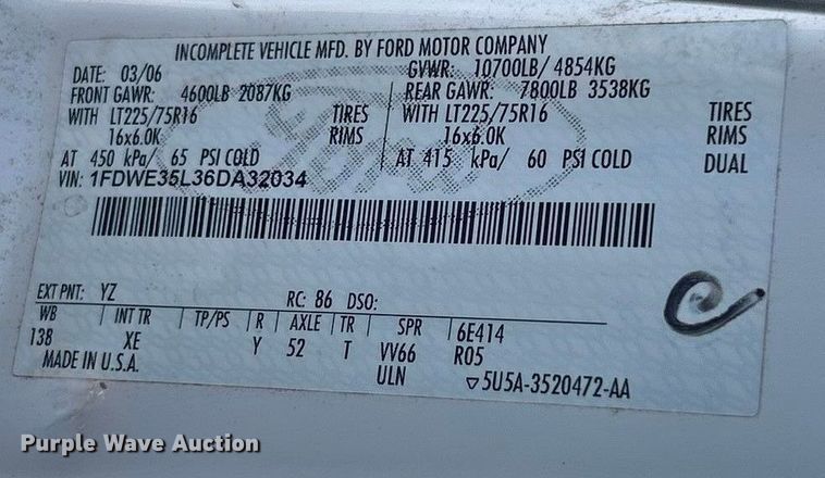 image for item ET6818 2006 Ford E350 Super Duty shuttle bus